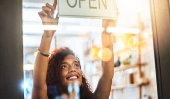 What’s the Difference Between Buying a Franchise and Starting Your Own Business?