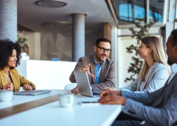 What is the Difference between a Dealership and a Franchise Model?
